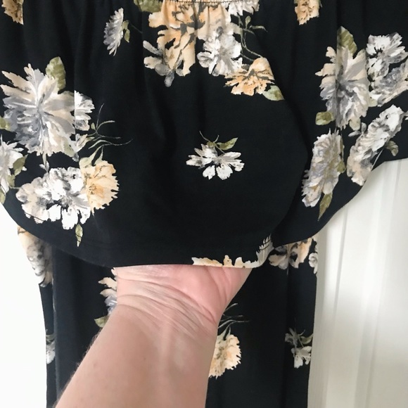 🆕🔥CHARLOTTE RUSSE BEAUTIFUL OF SHOULDER OR ON SUPER CUTE MINI DRESS NWOT - Picture 8 of 9